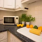 Stayzo Penthouse Accommodation 1- Premier Lodge