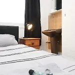 Pebbles Guest House Room 16