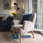 2 Bedroom Apartments By Smart Apartments Short Lets & Serviced Accommodation Apartment Southampton With Free Wifi