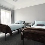 Shirley House 6, Guest House, Self Catering, Self Check In With Smart Locks, Use Of Fully Equipped Kitchen, Close To City Centre, Ideal For Longer Stays, Excellent Transport Links