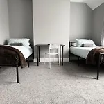 Shirley House 6, Guest House, Self Catering, Self Check In With Smart Locks, Use Of Fully Equipped Kitchen, Close To City Centre, Ideal For Longer Stays, Excellent Transport Links