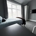 Shirley House 6, Guest House, Self Catering, Self Check In With Smart Locks, Use Of Fully Equipped Kitchen, Close To City Centre, Ideal For Longer Stays, Excellent Transport Links