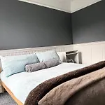 Shirley House 6, Guest House, Self Catering, Self Check In With Smart Locks, Use Of Fully Equipped Kitchen, Close To City Centre, Ideal For Longer Stays, Excellent Transport Links
