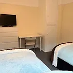 Shirley House 4, Guest House, Self Catering, Self Check In With Smart Locks, Use Of Fully Equipped Kitchen, Close To City Centre, Ideal For Longer Stays, Excellent Transport Links