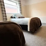 Shirley House 4, Guest House, Self Catering, Self Check In With Smart Locks, Use Of Fully Equipped Kitchen, Close To City Centre, Ideal For Longer Stays, Excellent Transport Links