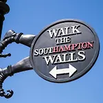 Settle Southampton - Stylish Self Check-In Rooms & Self Catering Suites