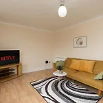 Centrally Located Cozy Apartment In Southampton