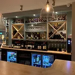 Potters Heron Hotel