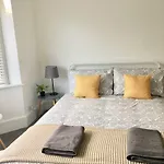 Highfield University House By Your Stay Solutions Short Lets & Serviced Accommodation Southampton With Garden