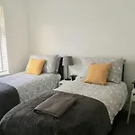 Highfield University House By Your Stay Solutions Short Lets & Serviced Accommodation Southampton With Garden