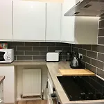 Highfield University House By Your Stay Solutions Short Lets & Serviced Accommodation Southampton With Garden