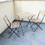 Spire View - 1 Bedroom, Sleeps 4, Parking Wifi