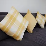 Spire View - 1 Bedroom, Sleeps 4, Parking Wifi