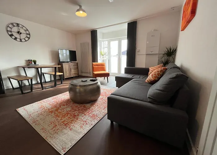 Stylish 2 Bed Riverside Flat, Single Or Kingsize Beds, Free Parking