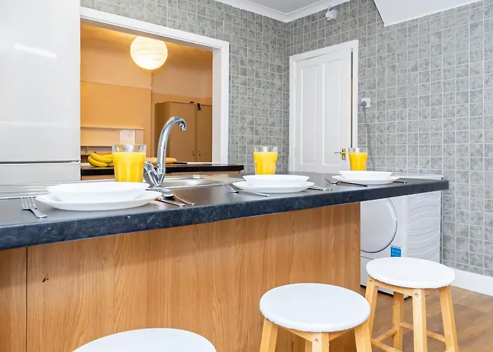 Shirley House 4, Guest House, Self Catering, Self Check In With Smart Locks, Use Of Fully Equipped Kitchen, Close To City Centre, Ideal For Longer Stays, Excellent Transport Links