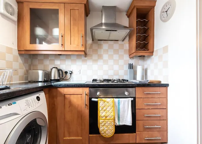 Beryl - 2 Bedroom Flat With Parking