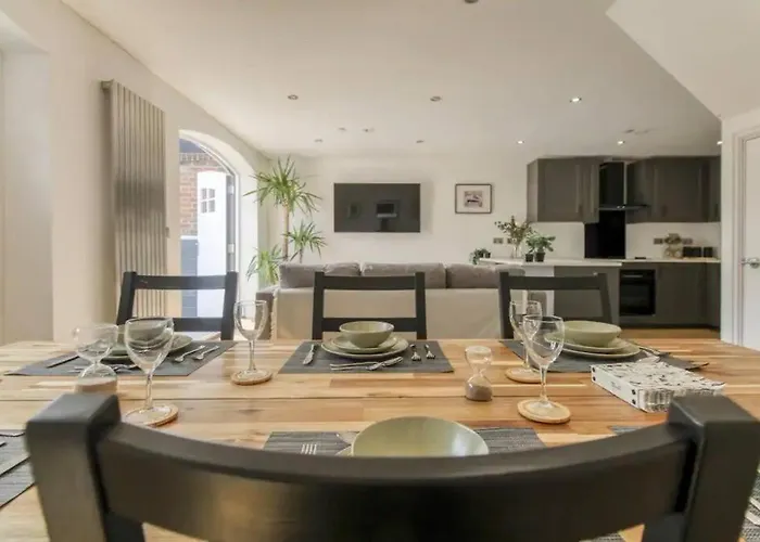 Stunning Two Bed House In City Centre, Southampton