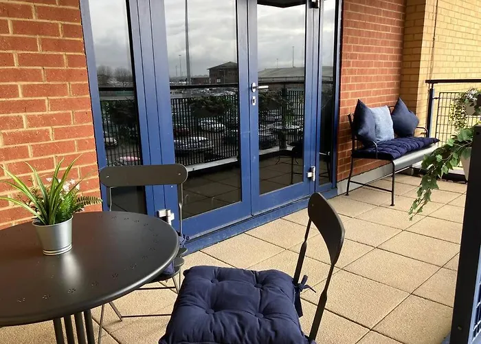 Modern 2Bed Flat Near Ocean Village