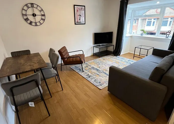 St Denys 2 Bedroom Flat, Convenient Location Next To Station, Great For Contractors