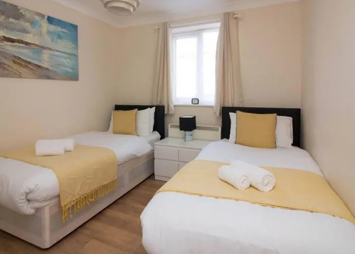 Stayzo Penthouse Accommodation 1- Premier Lodge