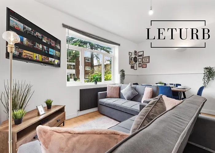 Cityscape Retreat-Sleeps 9-Central-Free Parking
