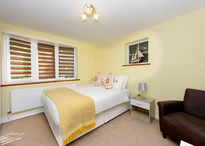 Quest Fulfiller - Near General Hospital, Free Parking & Garden