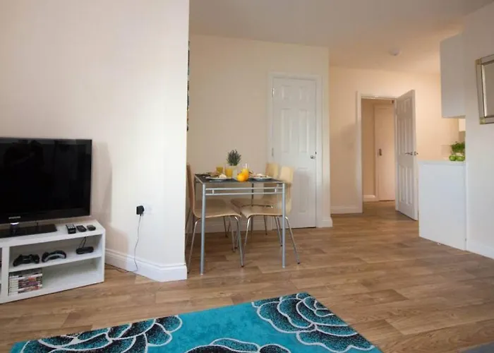 Stayzo Castle Point 18 Apartments - Premier Lodge