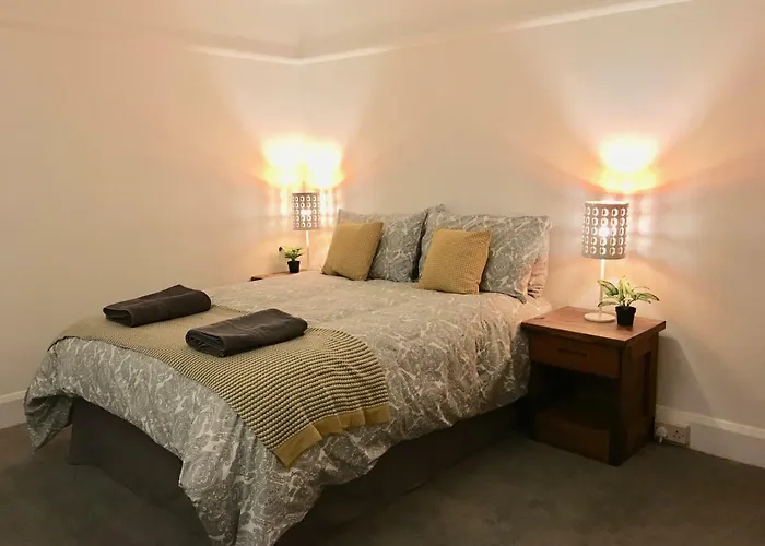 Highfield University House By Your Stay Solutions Short Lets & Serviced Accommodation Southampton With Garden