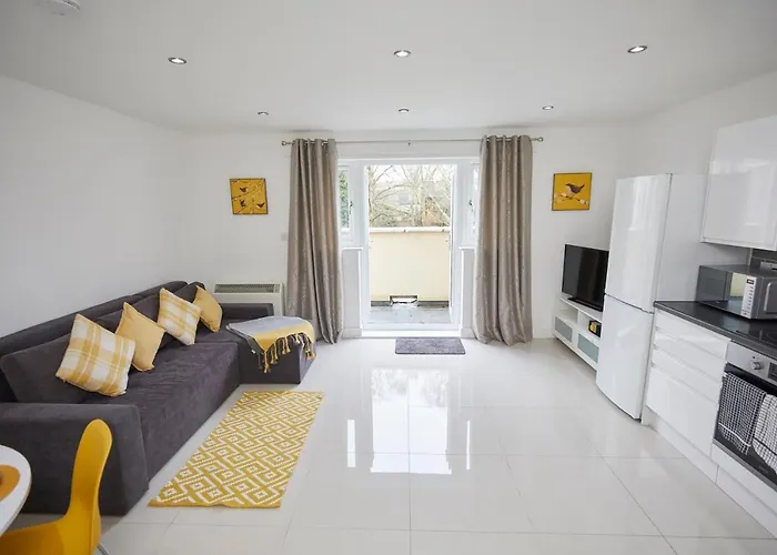 Spire View - 1 Bedroom, Sleeps 4, Parking Wifi