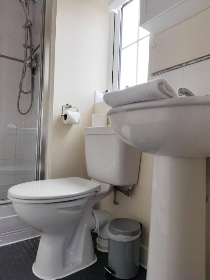 Holiday home Lakeside: Argosy 3bed House 2bath Parking M27 J5 Airport Sleeps 6 *