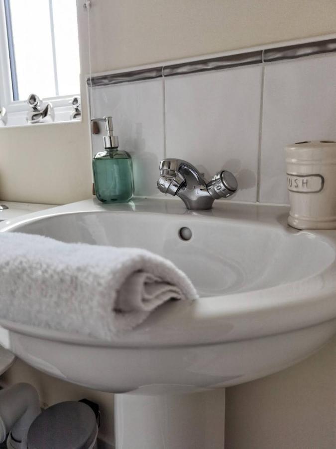Holiday home Lakeside: Argosy 3bed House 2bath Parking M27 J5 Airport Sleeps 6 *
