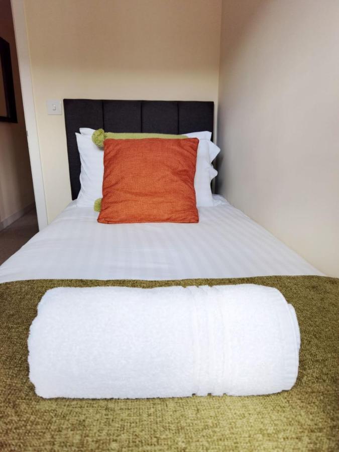 Lakeside: Argosy 3bed House 2bath Parking M27 J5 Airport Sleeps 6 Holiday home Southampton