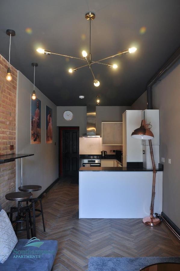 Mayflower House Apartment *
