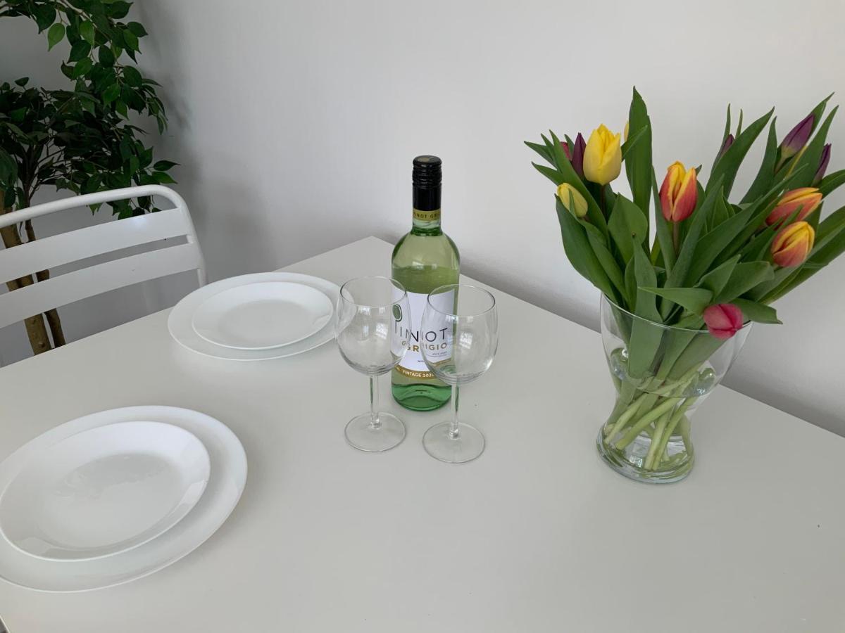 Holiday home 4 Bedroom House By Your Solutions Short Lets & Serviced With Terrace & Garden *
