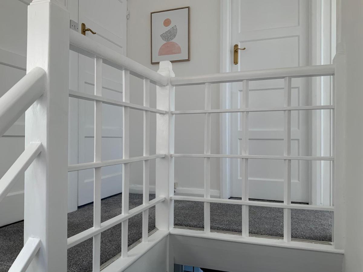4 Bedroom House By Your Solutions Short Lets & Serviced With Terrace & Garden Southampton