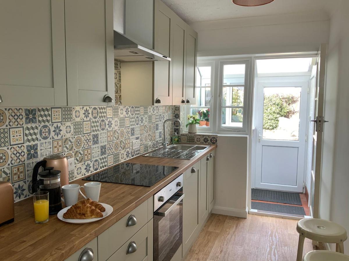Holiday home 4 Bedroom House By Your Solutions Short Lets & Serviced With Terrace & Garden