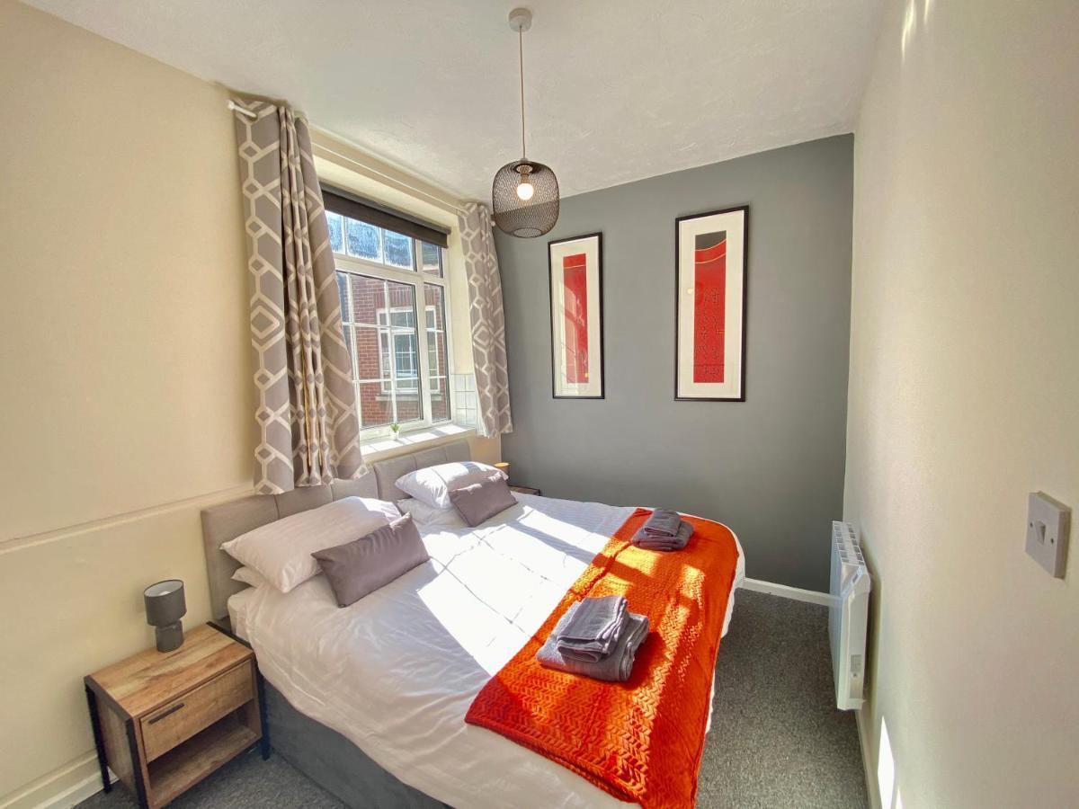 4 Single Beds Or 2 Doubles - Free Parking Spaces - Smart Tv's - Centre Spacious Flat Southampton