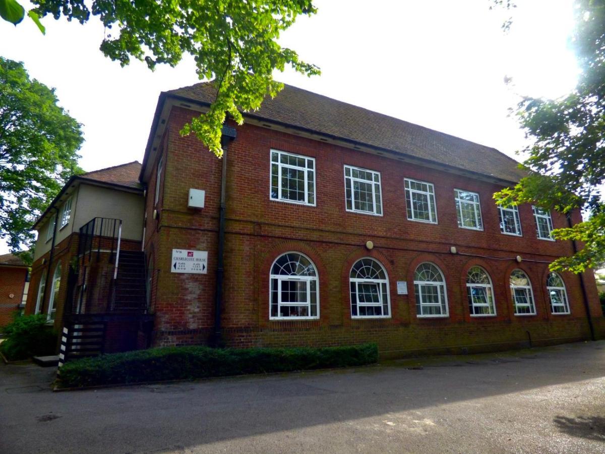 Apartment 4 Single Beds Or 2 Doubles - Free Parking Spaces - Smart Tv's - Centre Spacious Flat Southampton