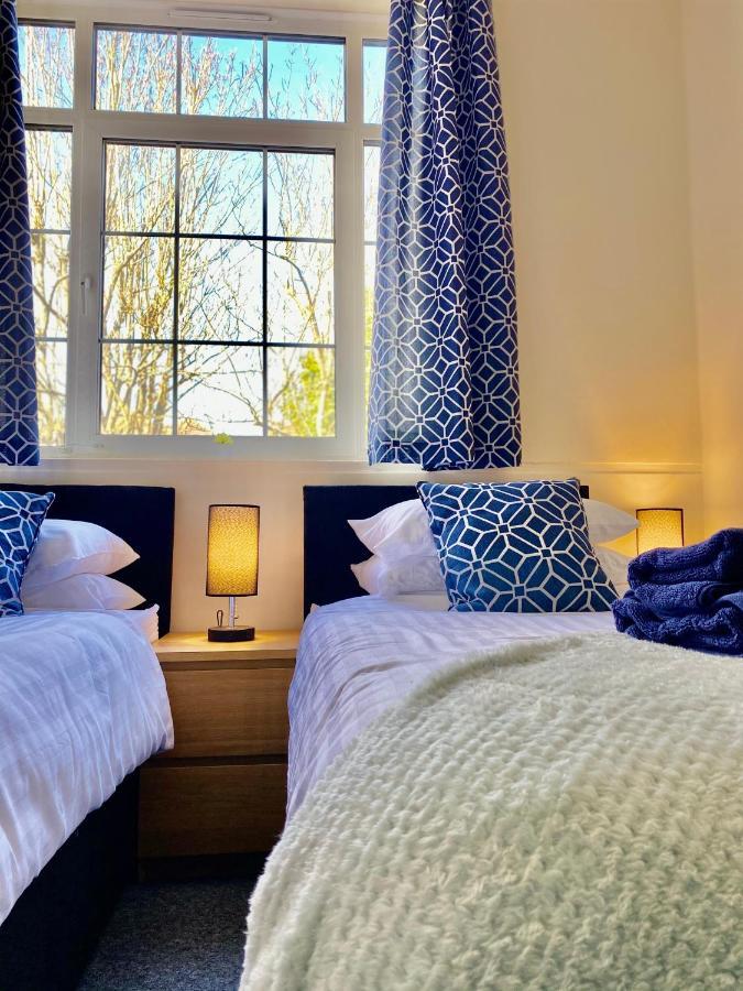 4 Single Beds Or 2 Doubles - Free Parking Spaces - Smart Tv's - Centre Spacious Flat Southampton