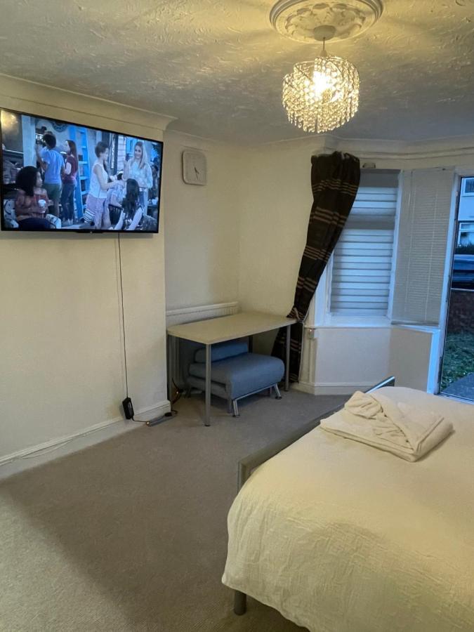 Alder En-suites Self-catering With Private Shower 1 Guest house Southampton