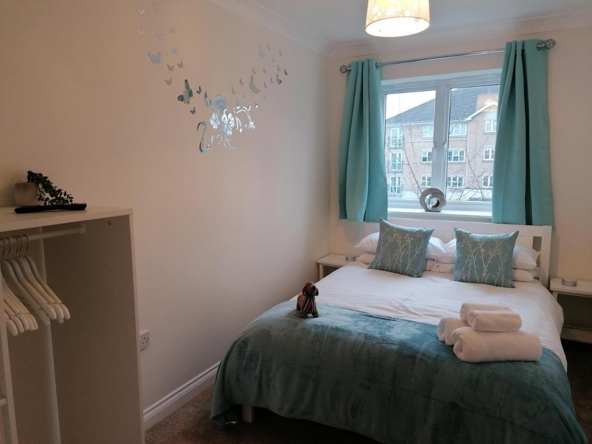 Luxury Modern 2 Bed Apartment, Free Undercroft Parking For 1 Car *