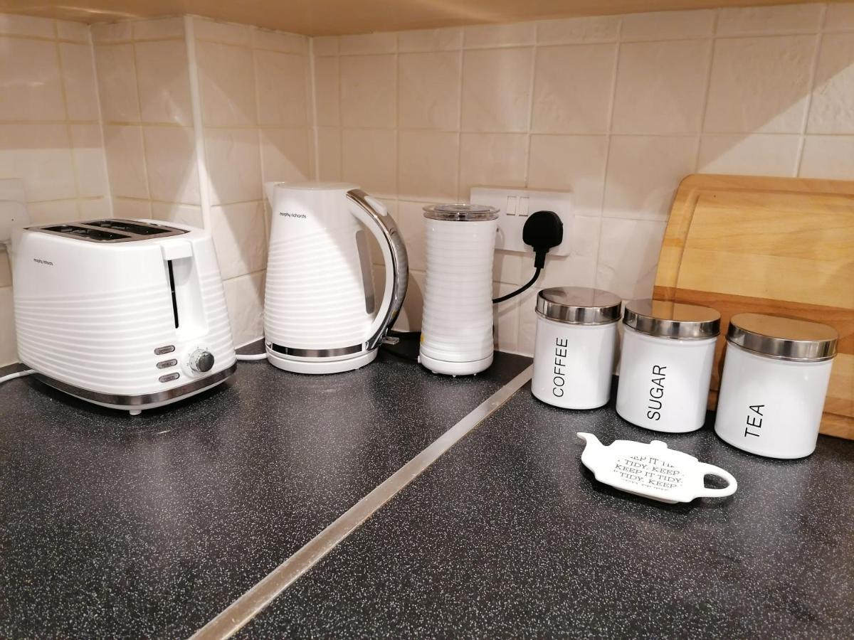 Luxury Modern 2 Bed Apartment, Free Undercroft Parking For 1 Car