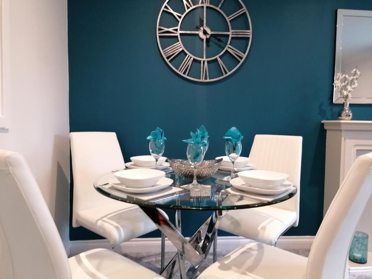 Luxury Modern 2 Bed Apartment, Free Undercroft Parking For 1 Car Apartamento *