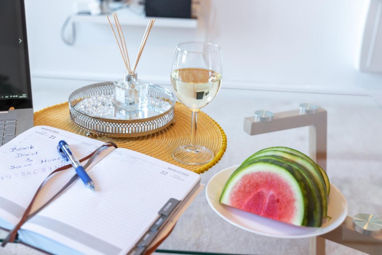Apartment Amber Oasis - Your Gateway To Southampton's Vibrant Heart, Port, Shopping Southampton