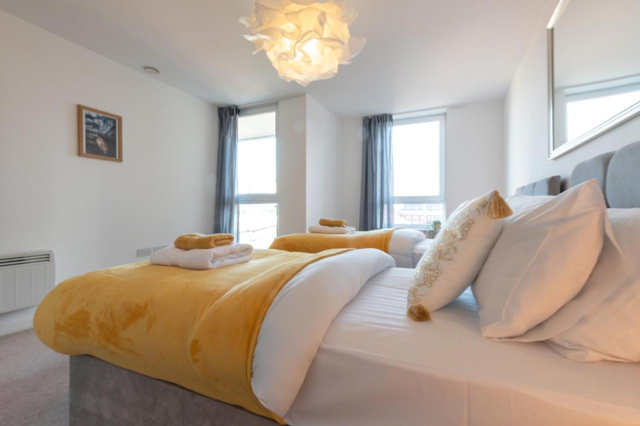 Amber Oasis - Your Gateway To Southampton's Vibrant Heart, Port, Shopping Apartment