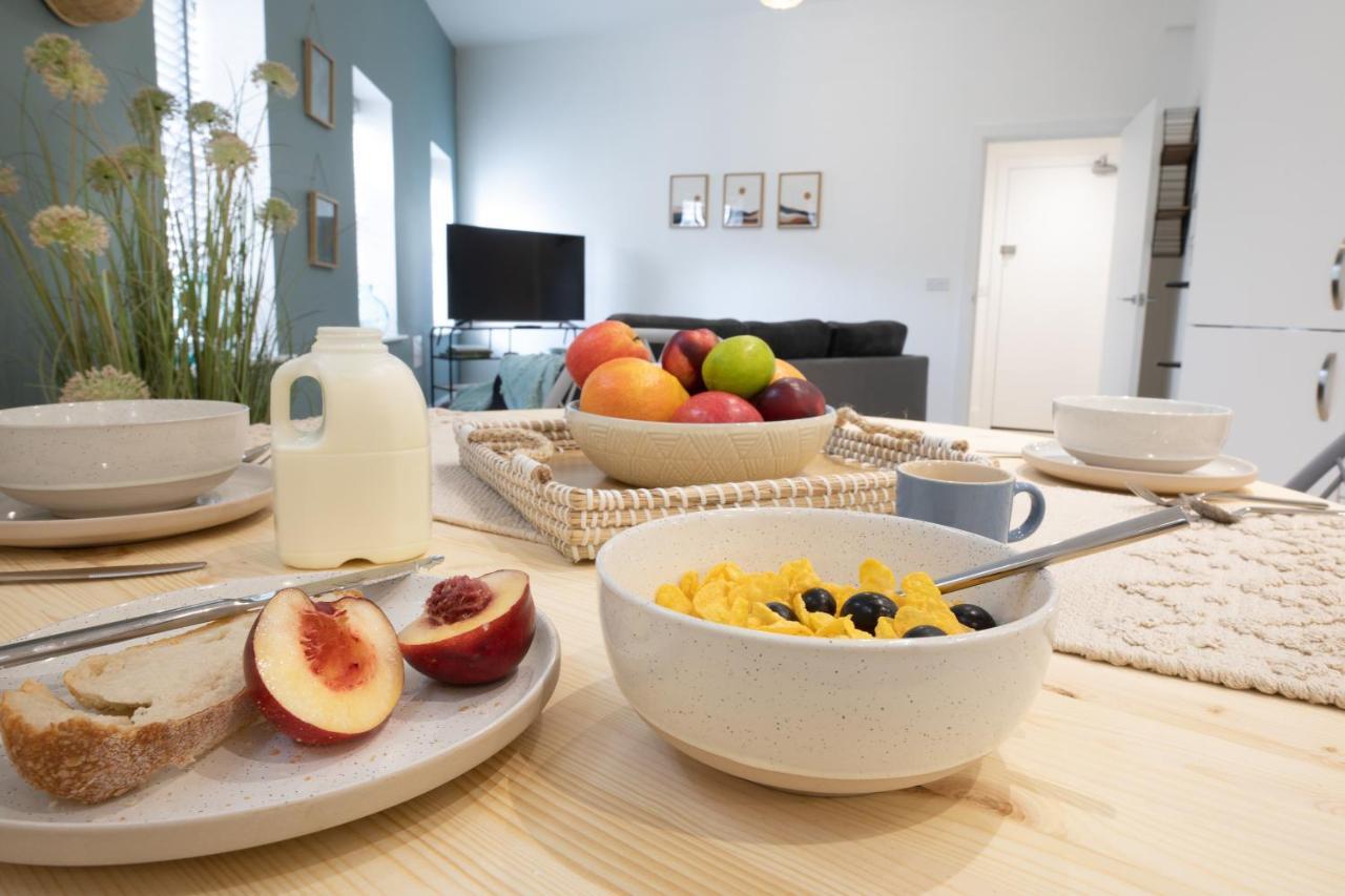 Courtyard Retreat- Free Evening Parking Apartment