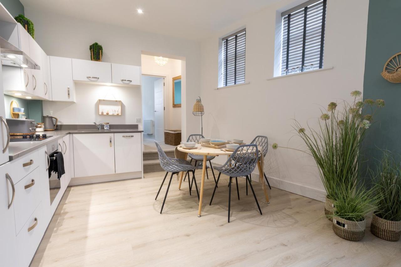 Courtyard Retreat- Free Evening Parking Apartment *