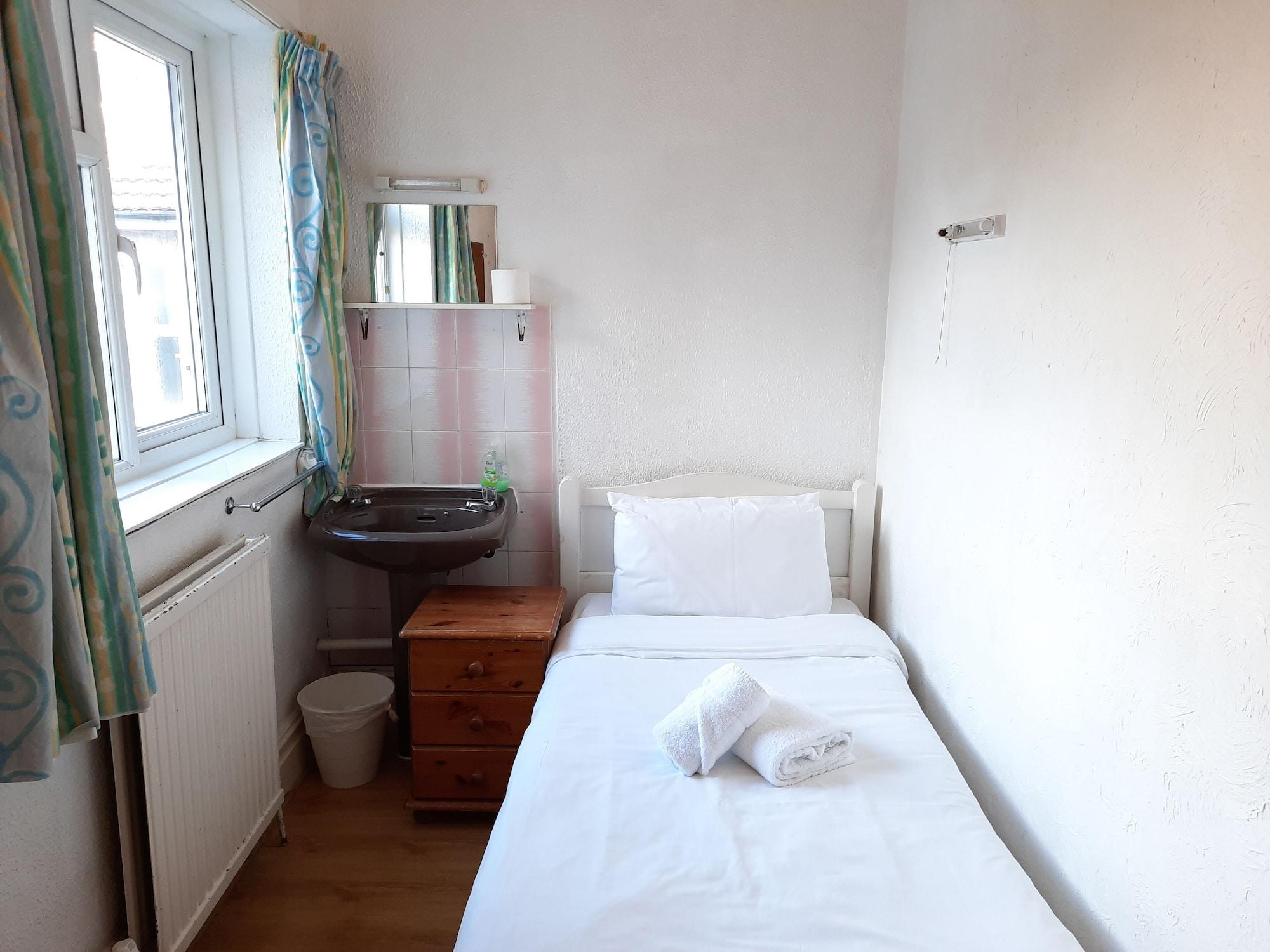 Addenro House 3* Southampton