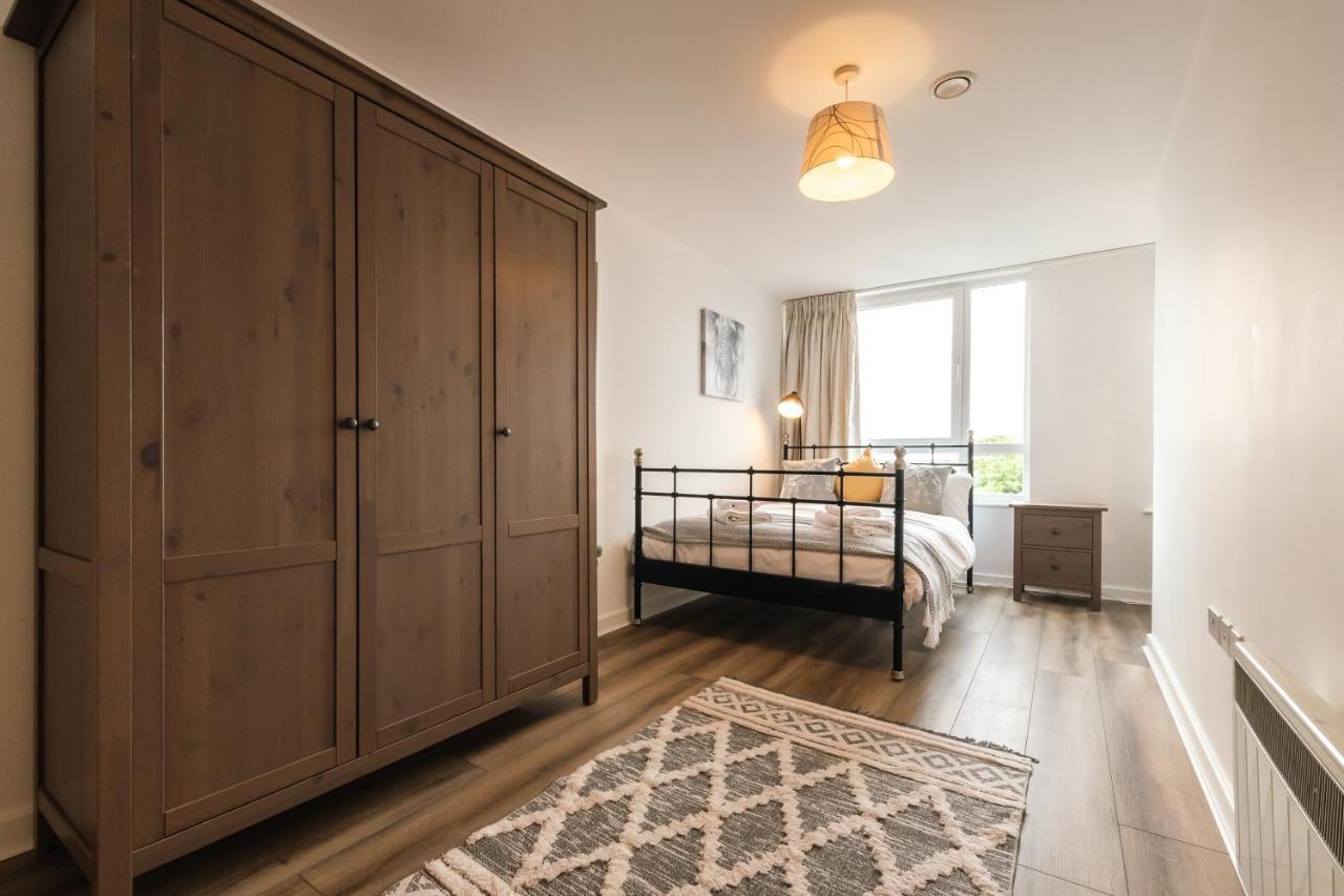 Apartamento View Apart Of 2-beds & 2-bath - Free Private Parking Space
