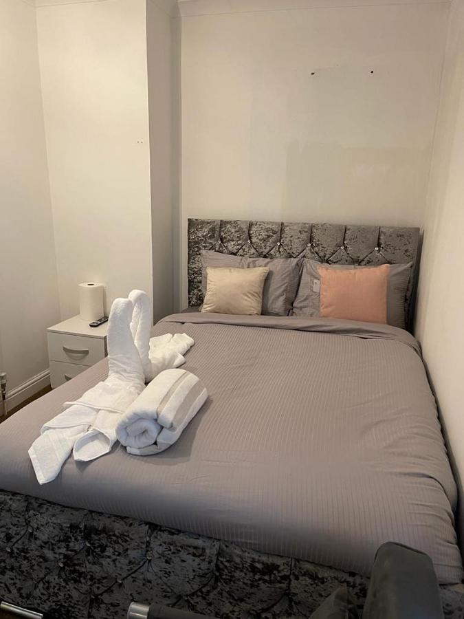 Alder En-suite Self Caring Private Shower 2 4* Southampton